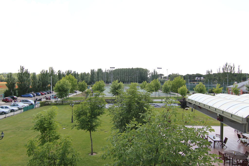 Hotel Lasa Sport Valladolid Exterior foto
