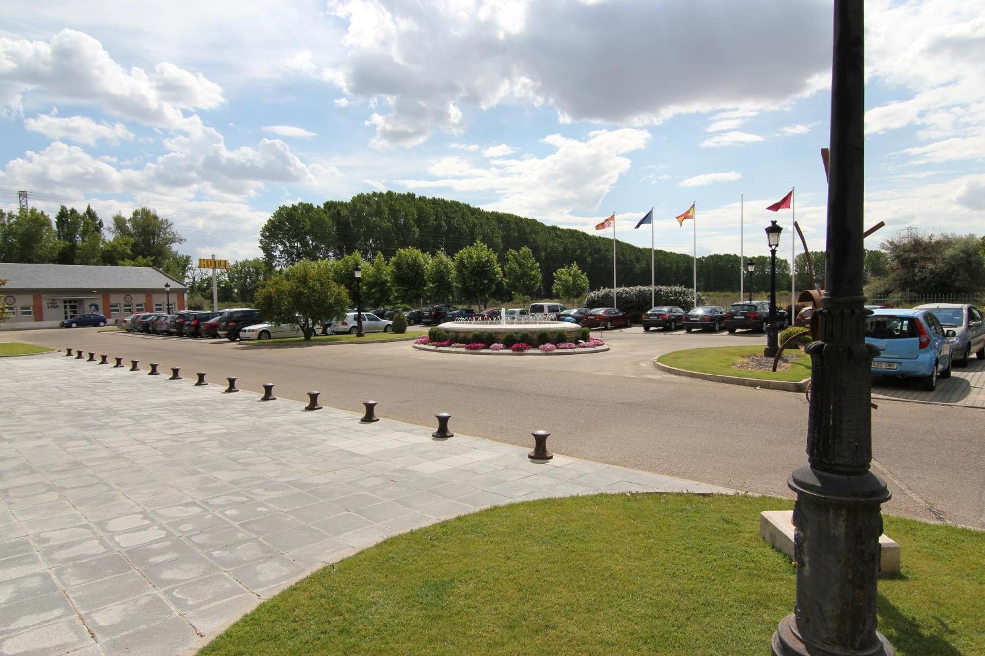 Hotel Lasa Sport Valladolid Exterior foto